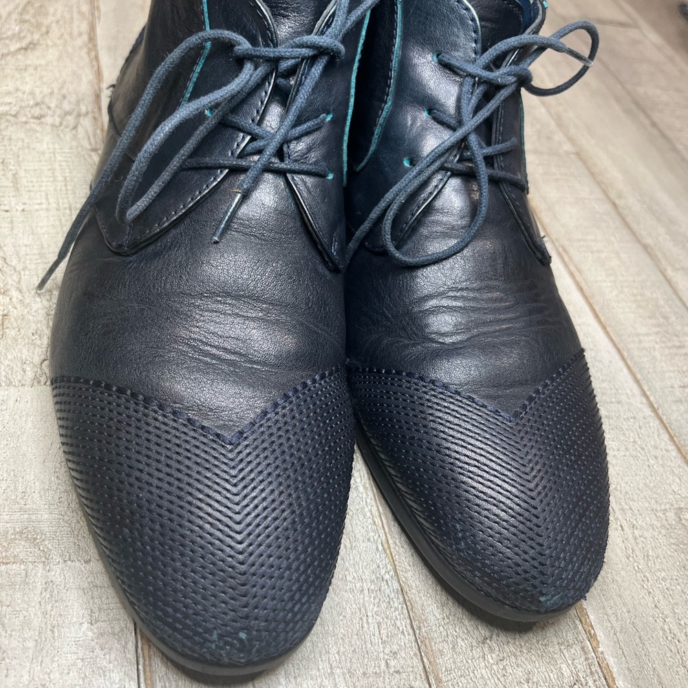 Shoes - Picture 9 of 10